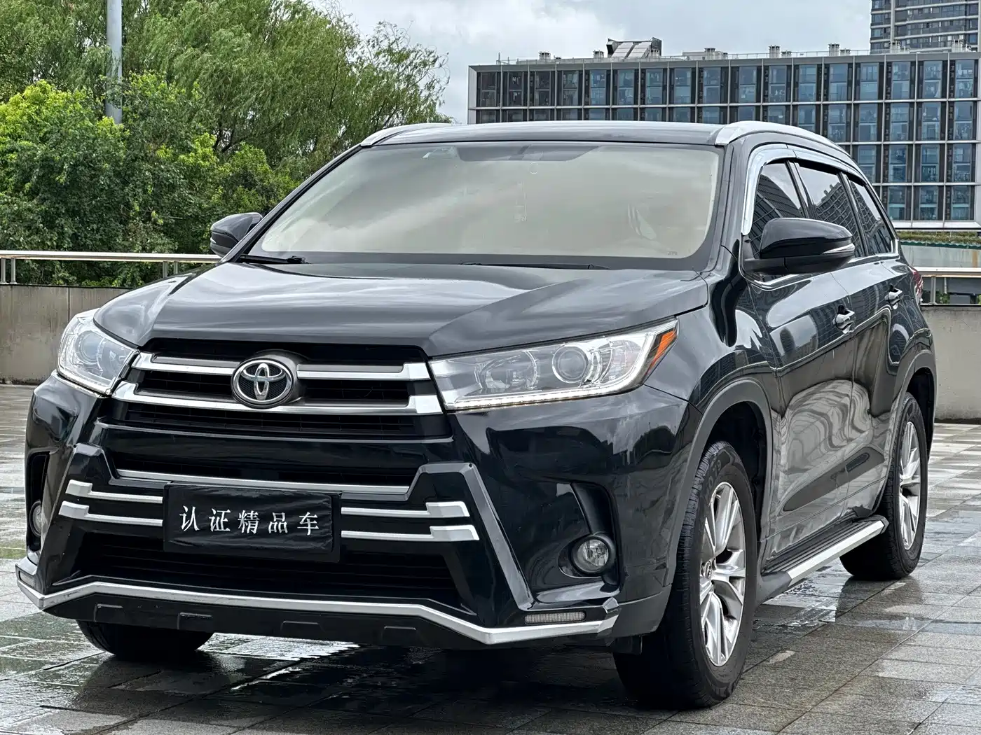 Фото 1 - Toyota Highlander