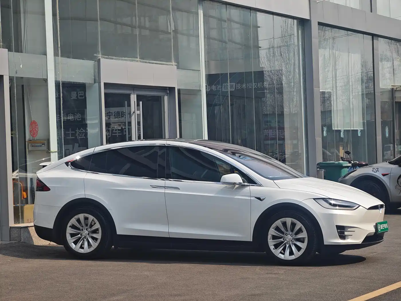 TESLA MODEL X
