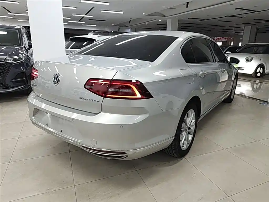 Volkswagen Magotan 2018 330TSI DSG Luxury фото 7