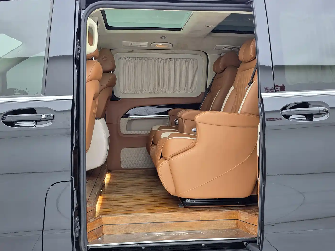 Mercedes-Benz V-Class 2018 V 260 L Premium Long Wheelbase Edition China VI фото 10