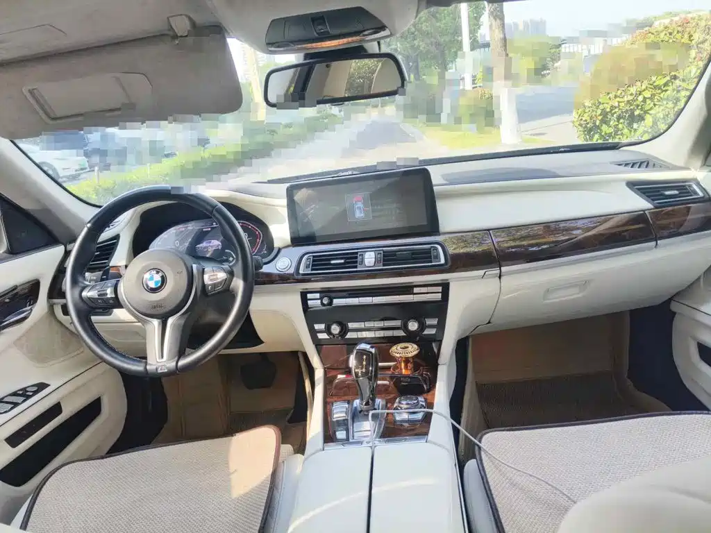 Фото 11 - BMW 7 Series