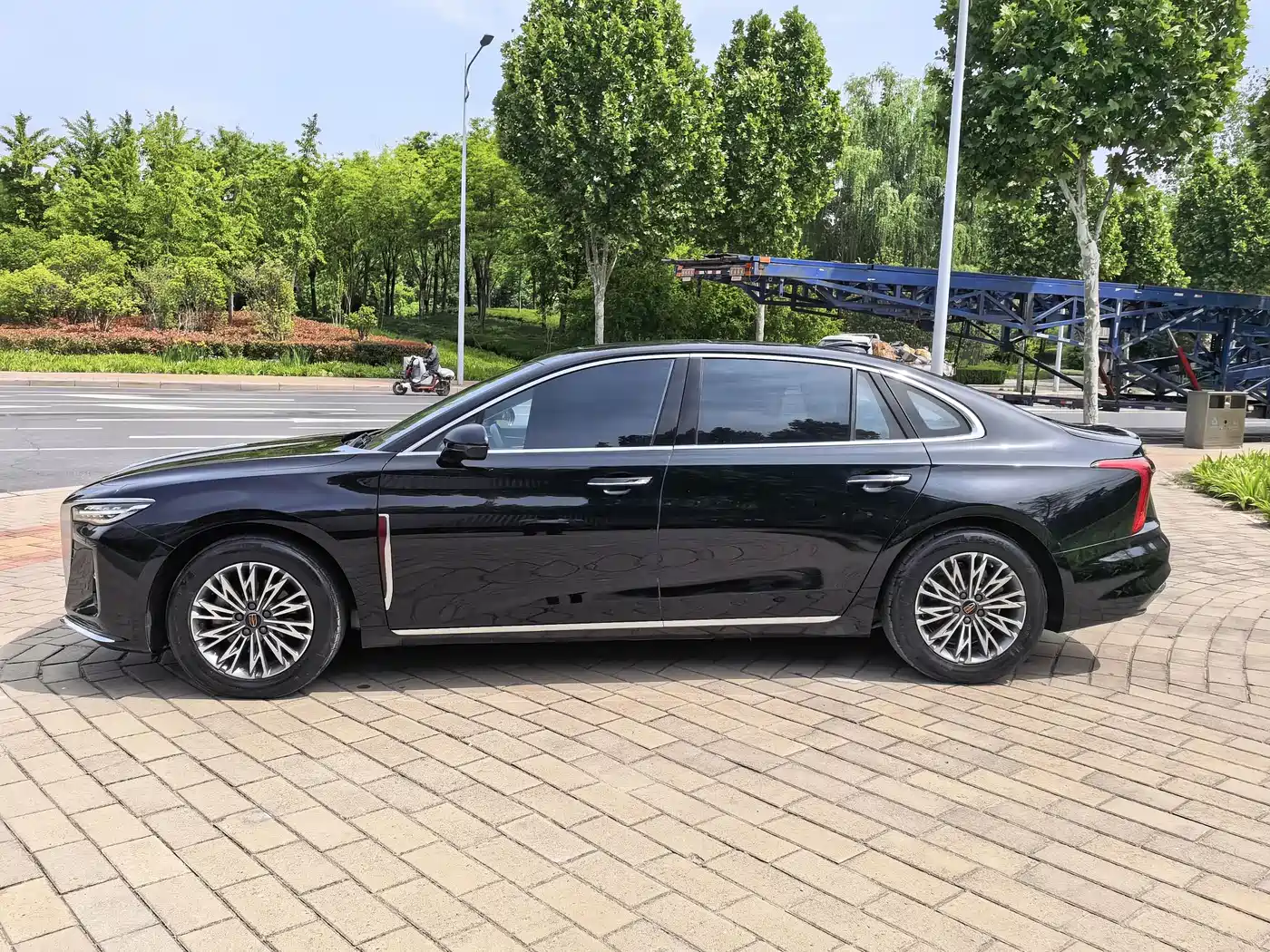 Hongqi H5 2024 1.5T DCT Smart Connect Flag Rhythm Edition фото 4