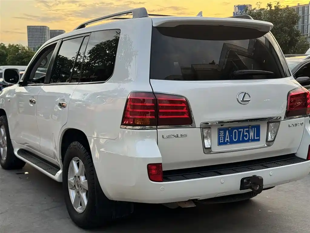 Lexus LX 2009 570 фото 6