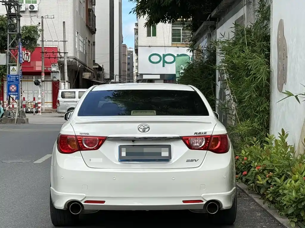 صورة 9 - Toyota Reiz