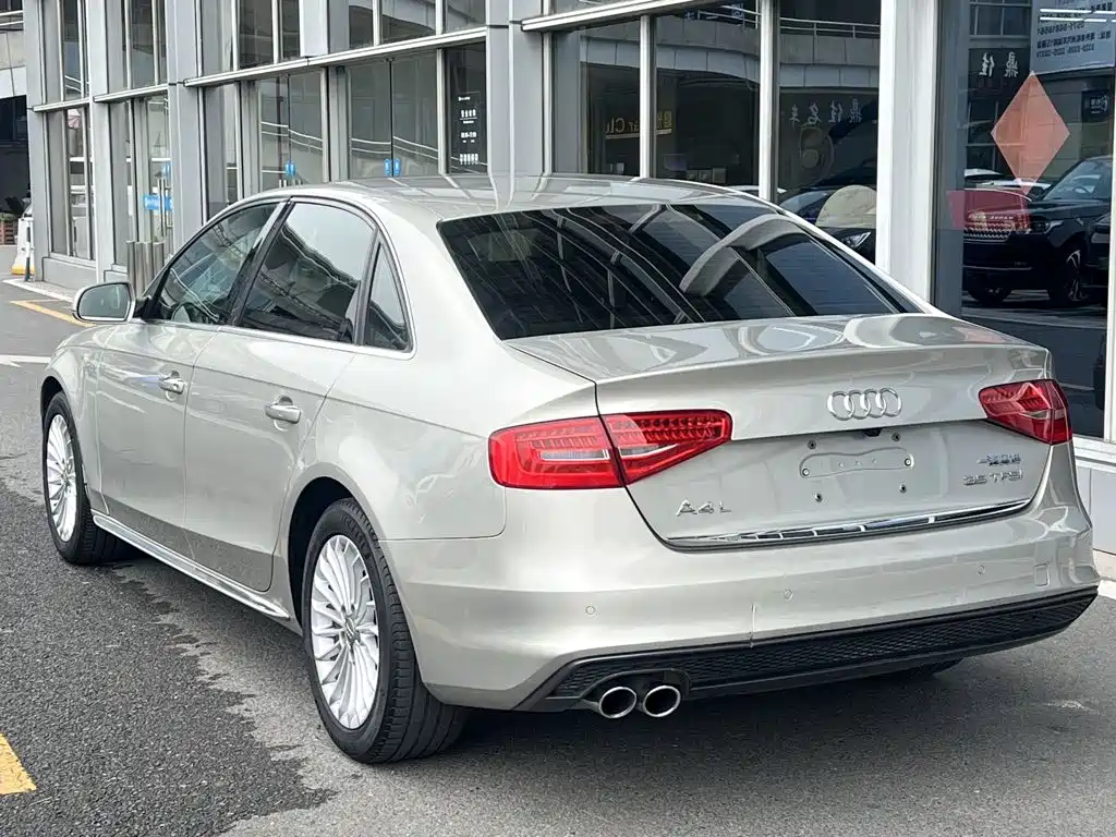Фото 11 - Audi A4L