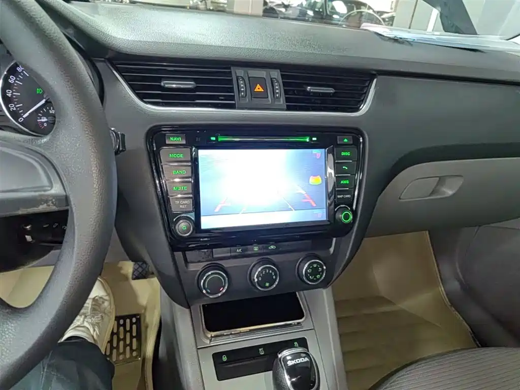 Škoda Octavia 2015 1.6L Automatic逸杰版 фото 13