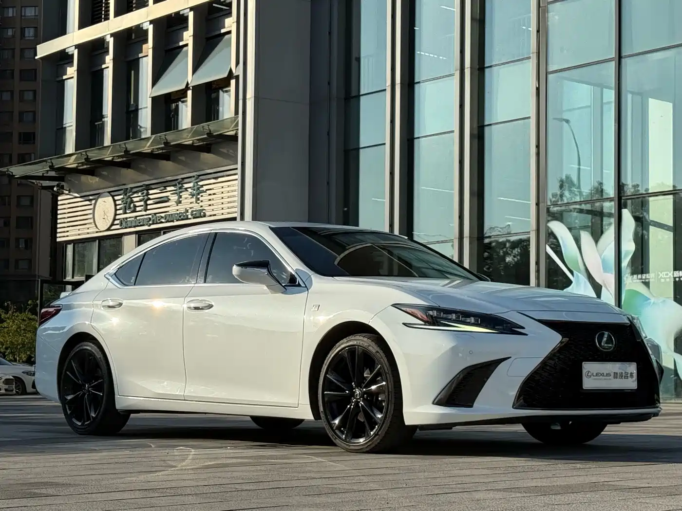 Фото 3 - Lexus ES