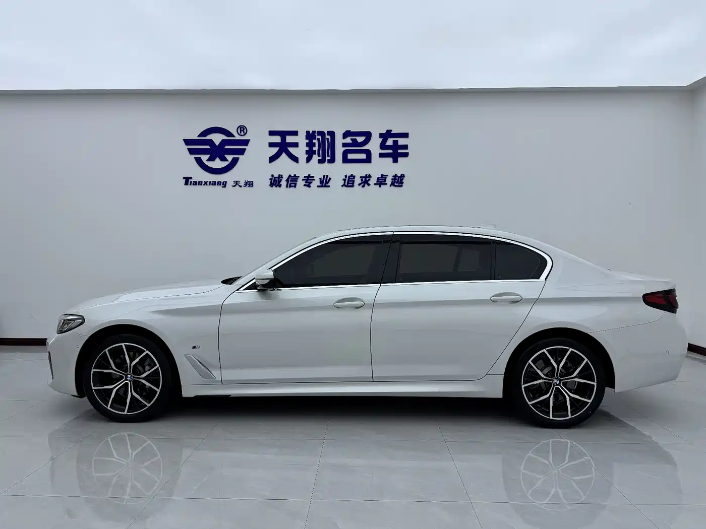 BMW 5 Series 2023 530Li Premium M Sport Package фото 4