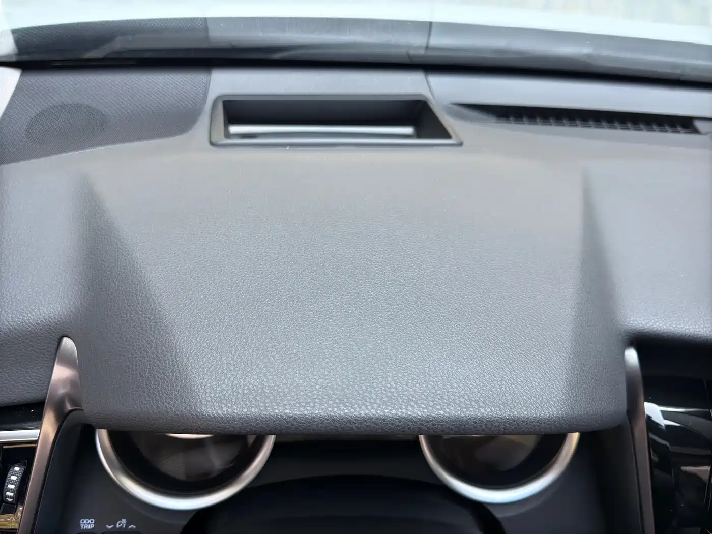 Toyota Camry 2023 2.0G Luxury Edition фото 18