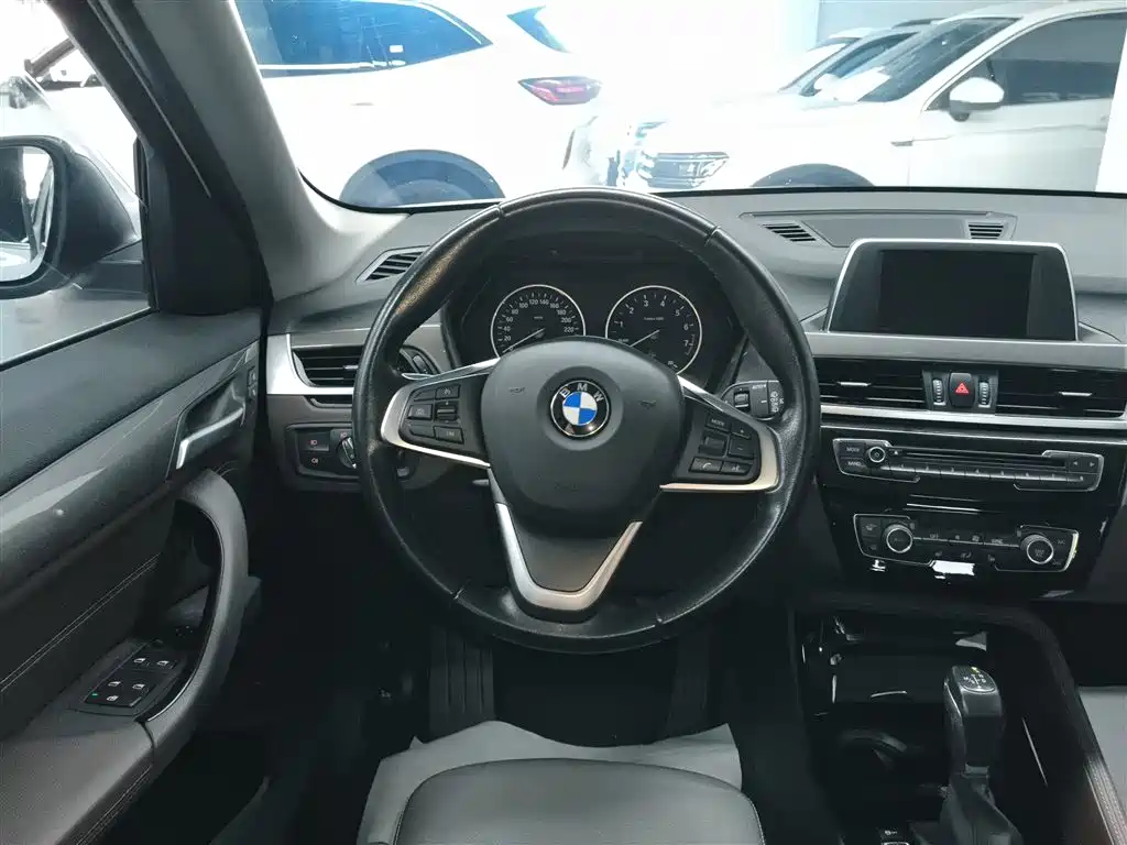 BMW X1 2018 xDrive20Li Premium Model фото 11