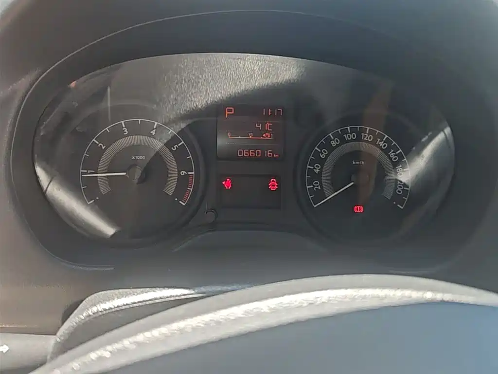 Peugeot 301 2014 1.6L Automatic Comfort Edition фото 12