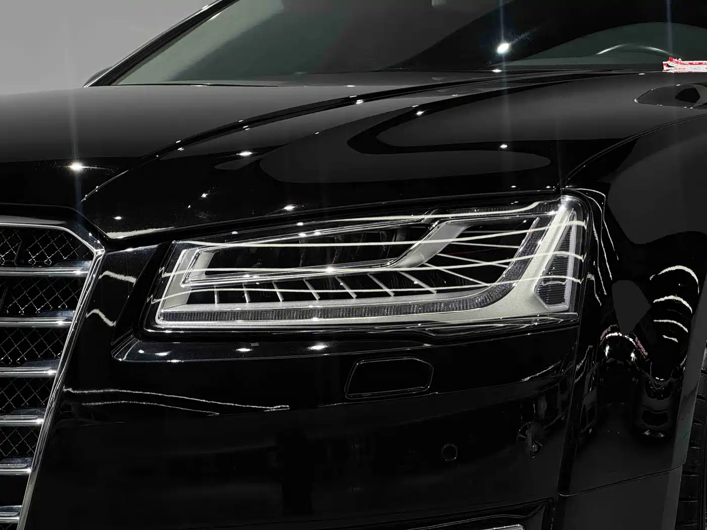 Photo 5 - Audi A8