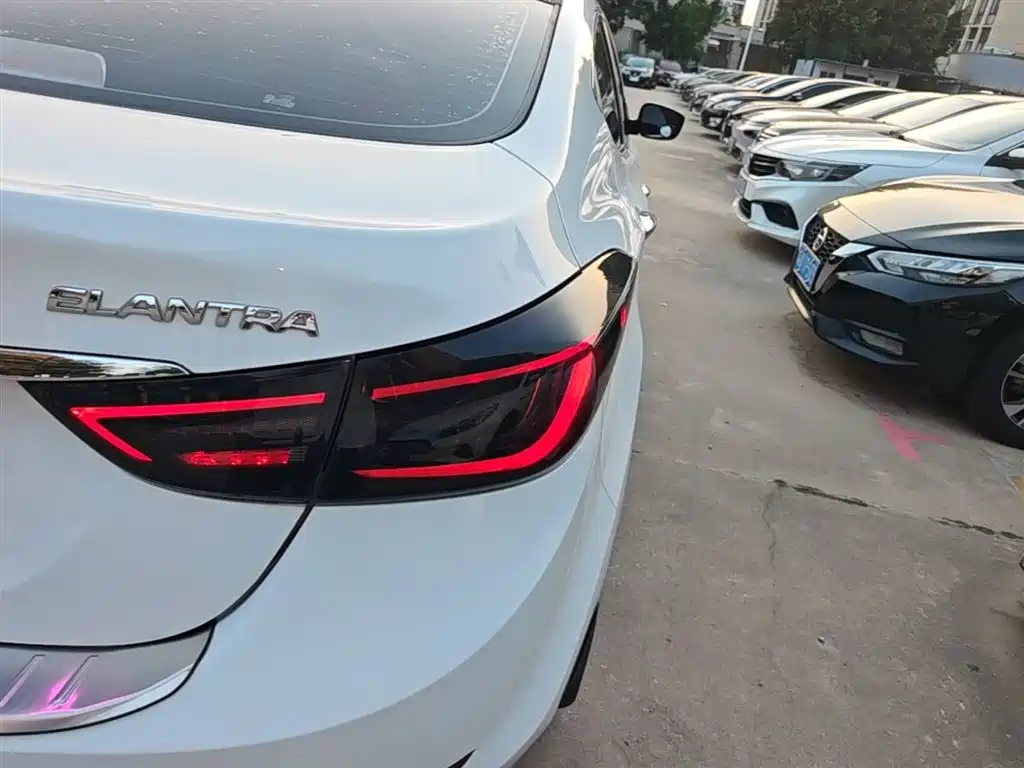 Hyundai Langdong 2016 1.6L Automatic Smart Edition фото 8