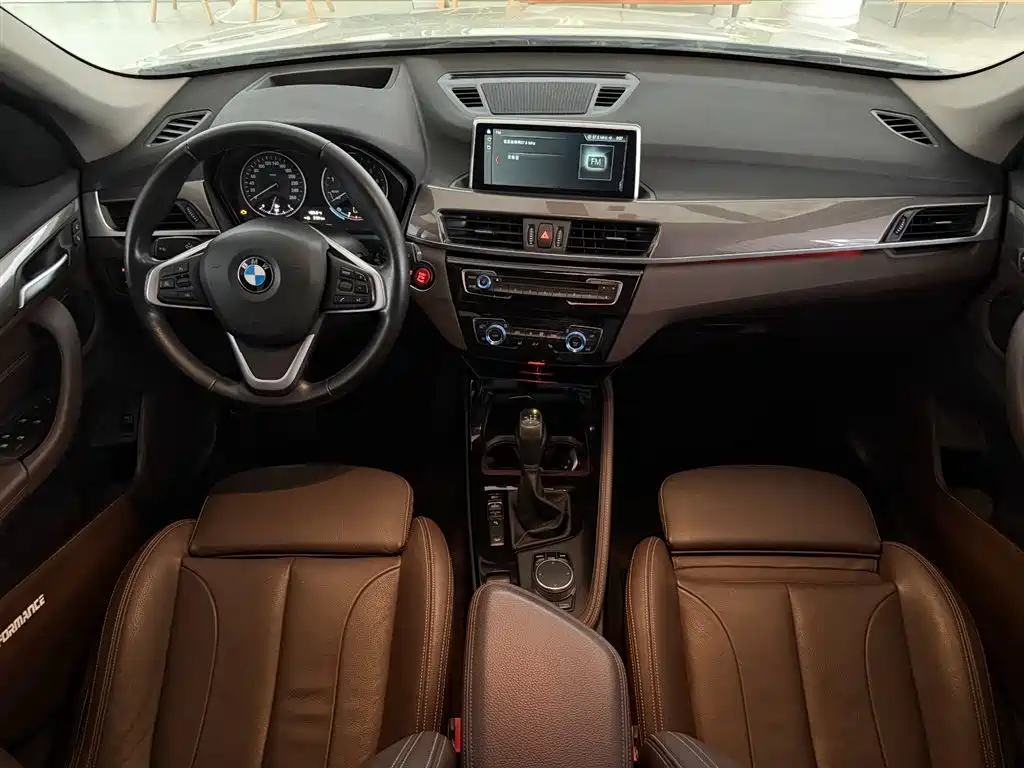 BMW X1 2018 xDrive20Li Luxury Model фото 8