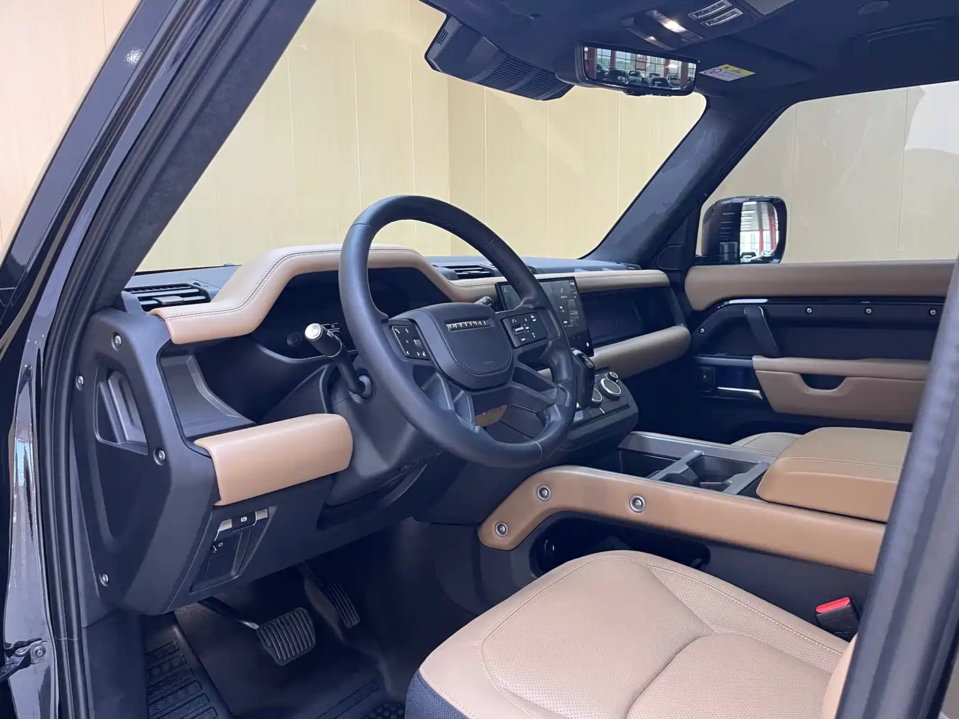 Land Rover Defender 2025 110 3.0T P400 -Dynamic HSE фото 10