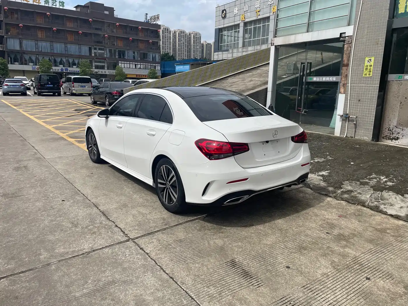Mercedes-Benz A-Class 2019 A 180 L Sport Sedan фото 13