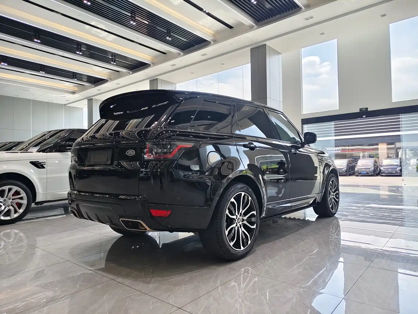 Land Rover Range Rover Sport 2021 3.0 L6 Gloss Black Edition фото 20