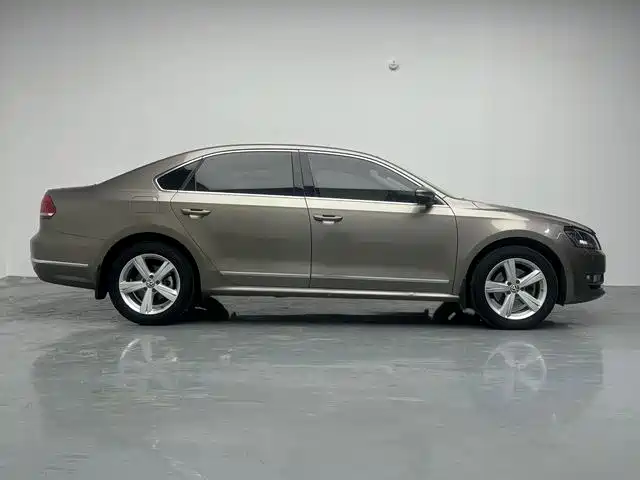 Volkswagen Passat 2015 1.8TSI DSG Prestige Edition фото 7