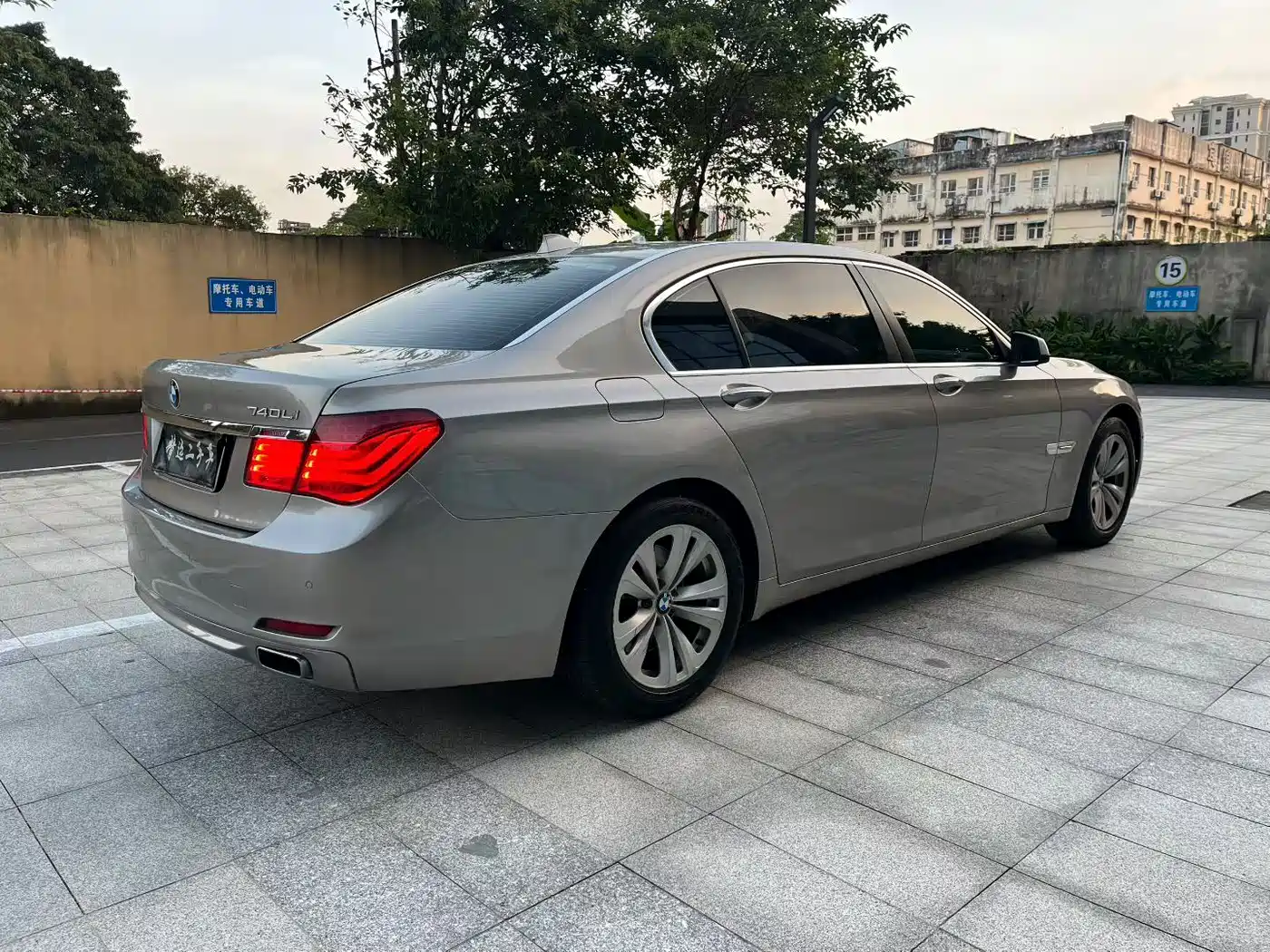 BMW 7 Series 2013 Model 730Li Luxury фото 5
