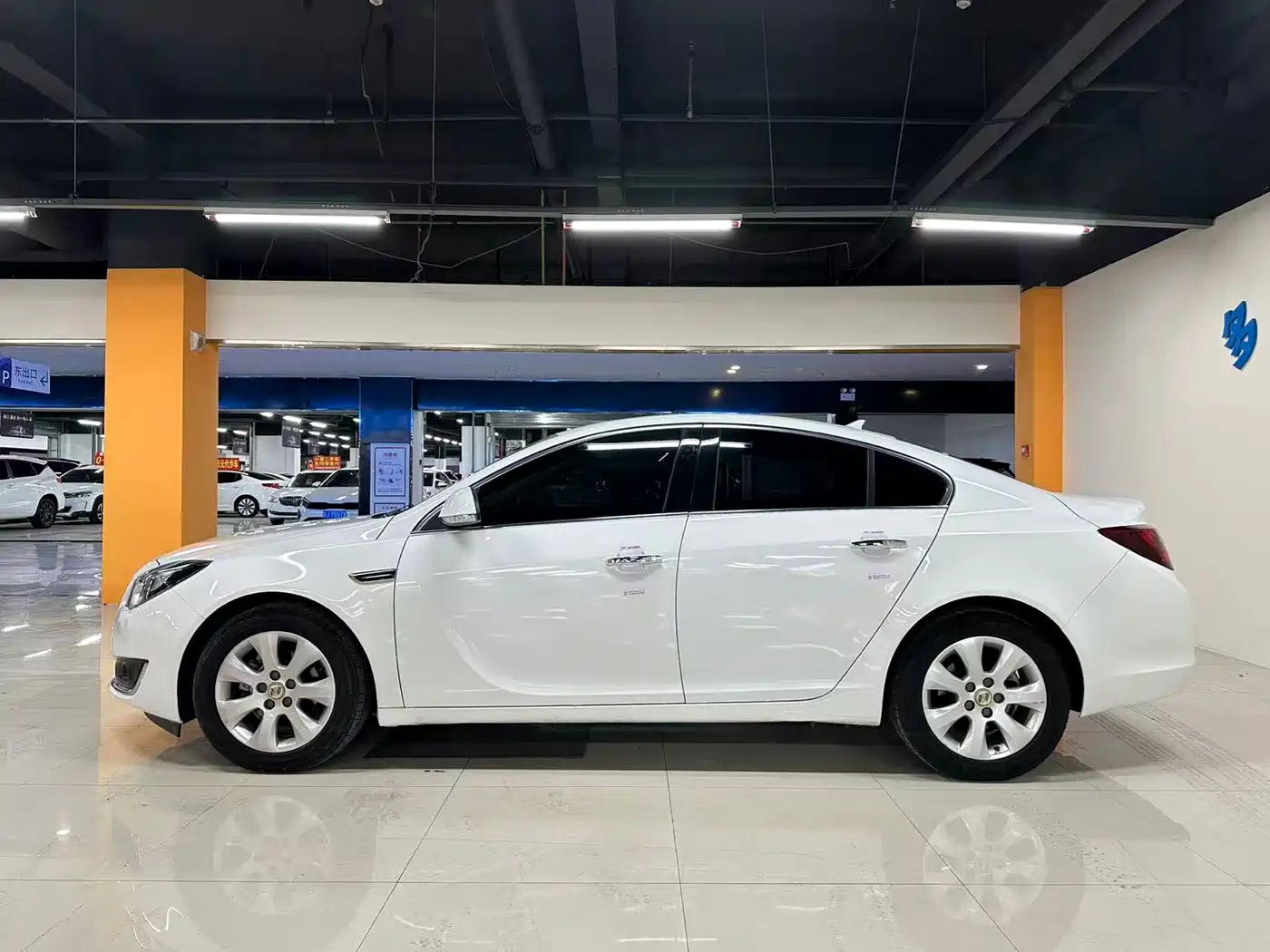 Buick Regal 2015 2.0L Elite Fashion Model фото 9