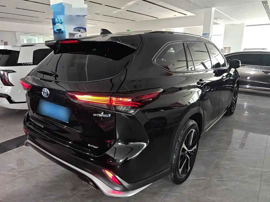 Toyota Crown Kluger 2023 2.5L HEV AWD Premium Edition фото 7