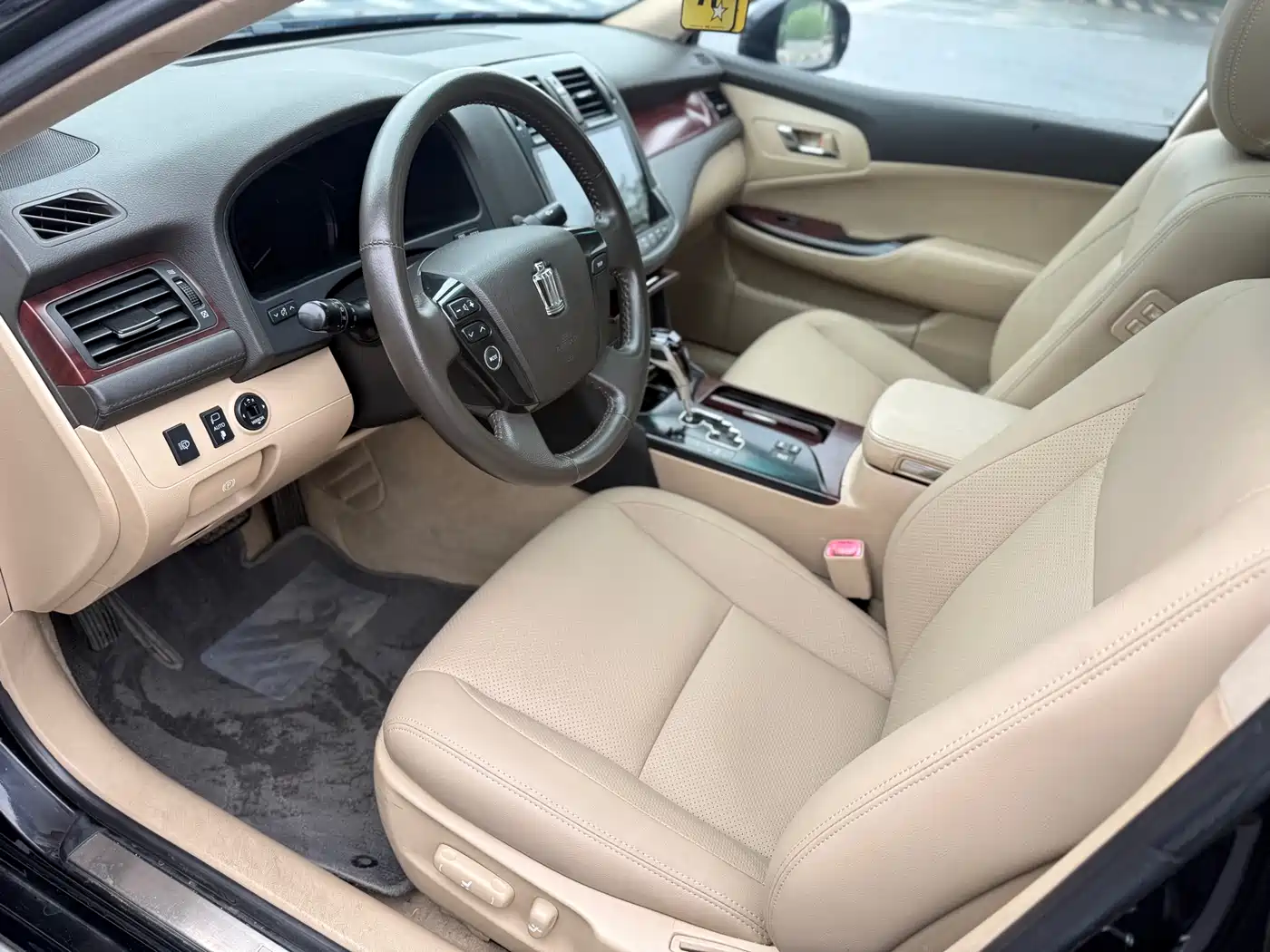 Toyota Crown 2010 2.5L Royal фото 8