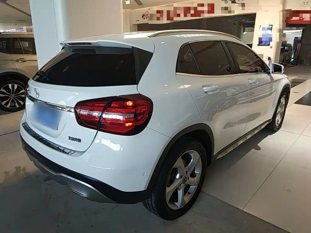 Mercedes-Benz GLA 2017 GLA 200 Dynamic фото 7