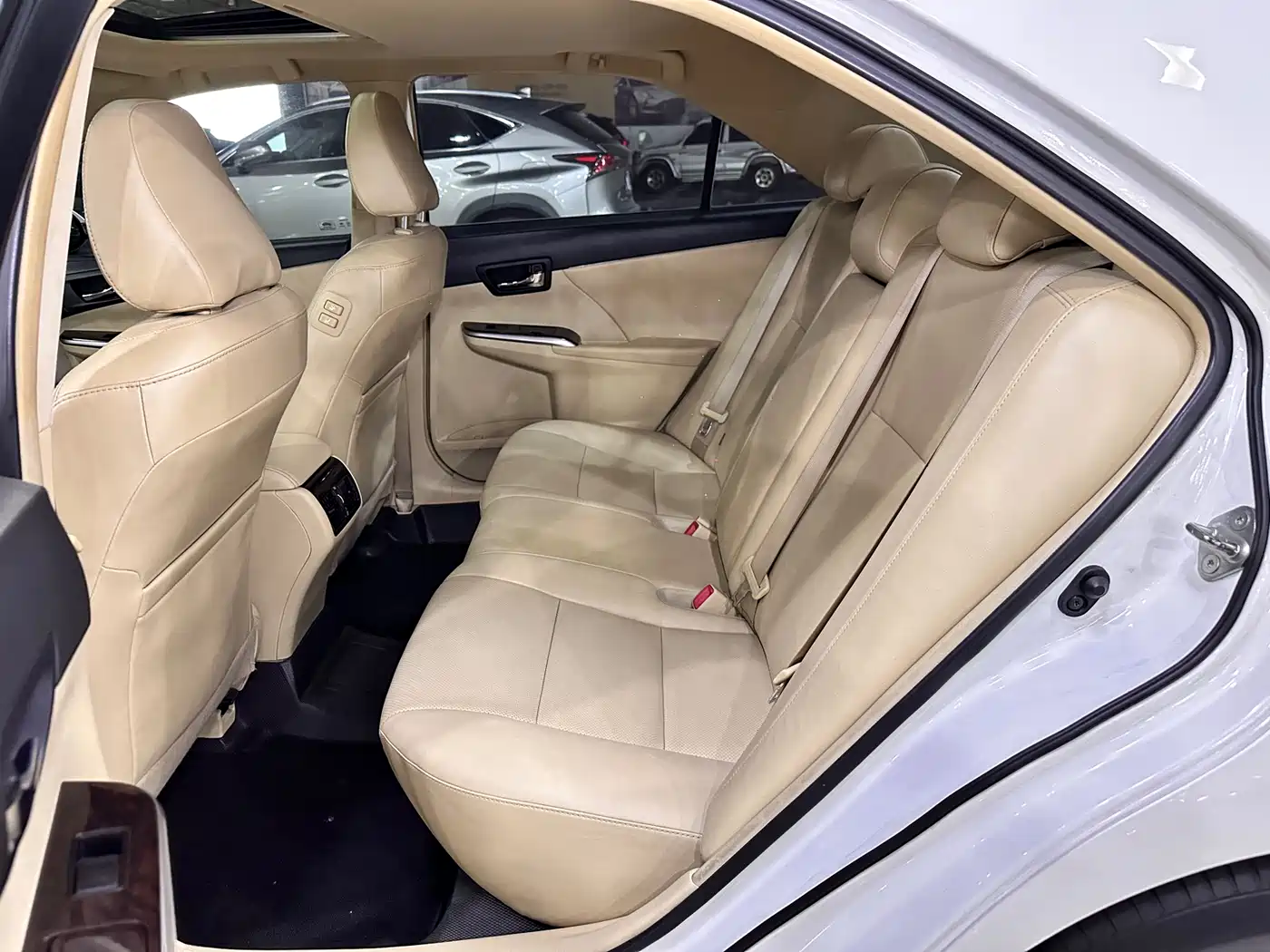 Toyota Camry 2015 2.0G Leading Edition фото 6