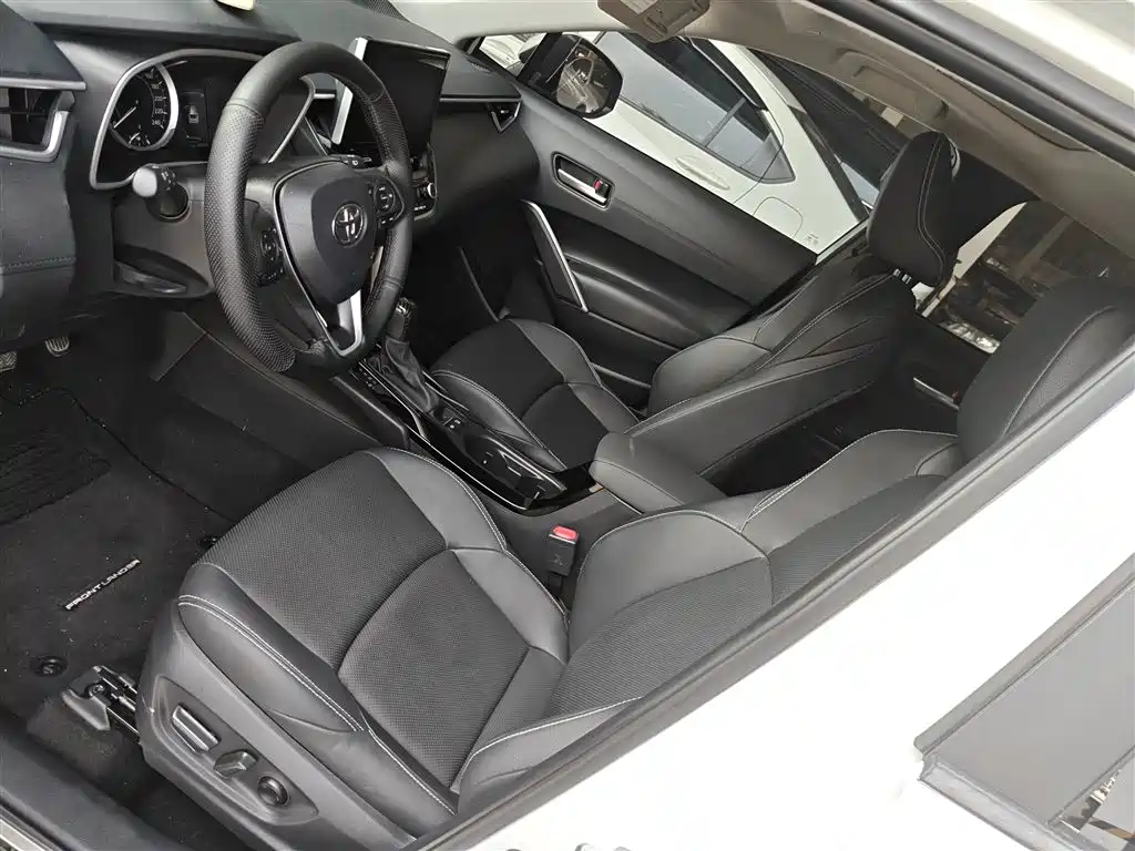 Toyota Frontlander 2022 2.0L CVT Luxury PLUS Edition фото 11