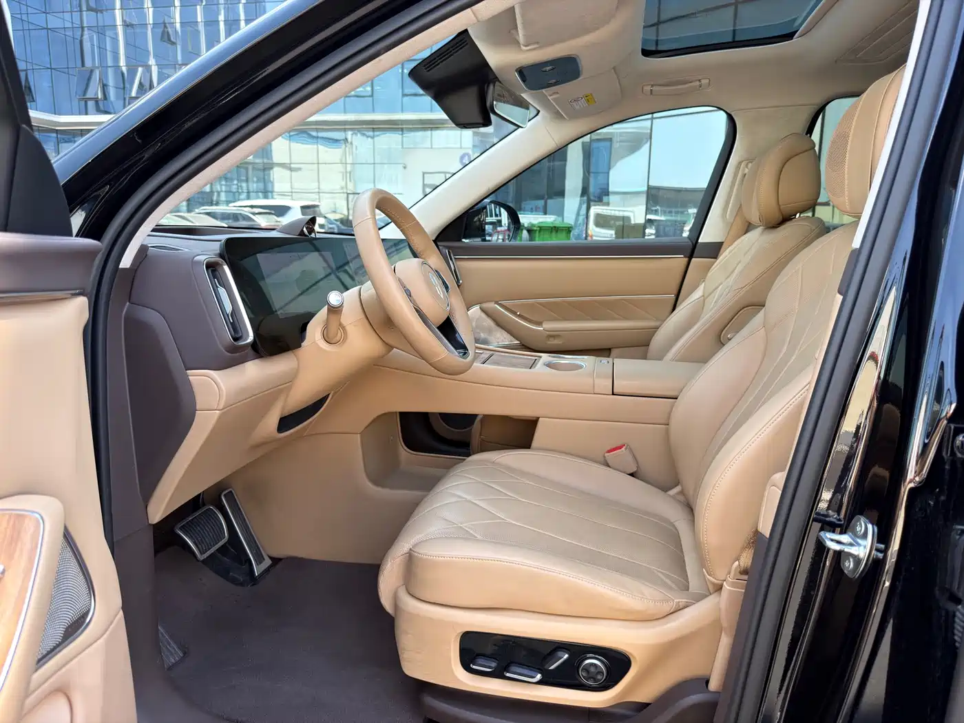 AITO Wenjie AITO M8 2025 Extended Range Ultra 53.4kWh 6-Seater фото 4