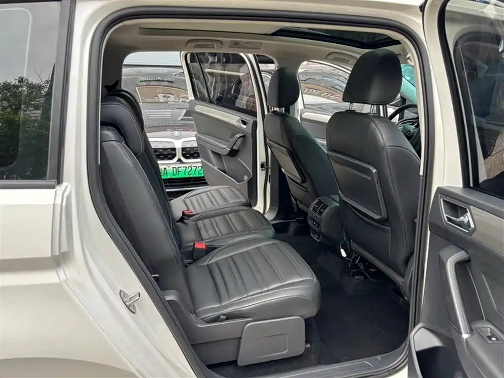 Volkswagen Touran 2021 Touran L 280TSI DSG Comfort Edition 7-seater фото 9