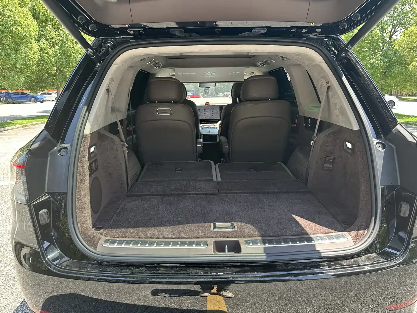 AITO Wenjie AITO M9 2025 Extended Range Ultra 52kWh 6-Seater фото 9