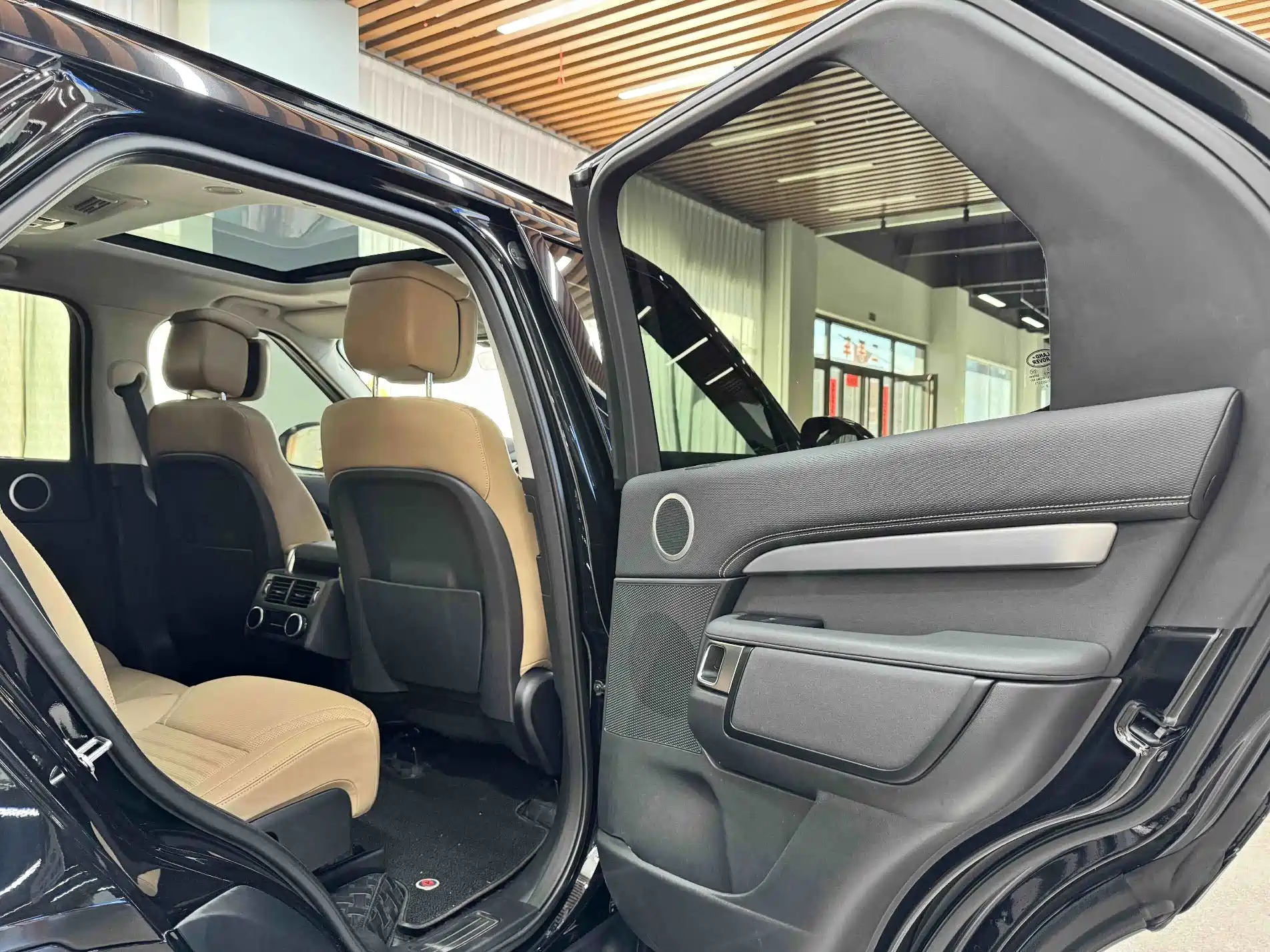 Photo 10 - Land Rover Discovery