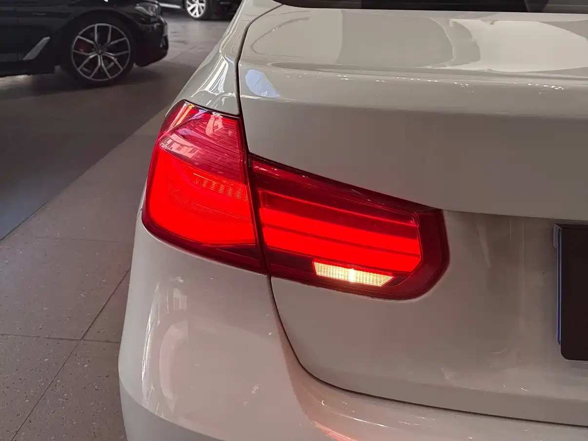 BMW 3 Series 2018 320i M Sport Package фото 6