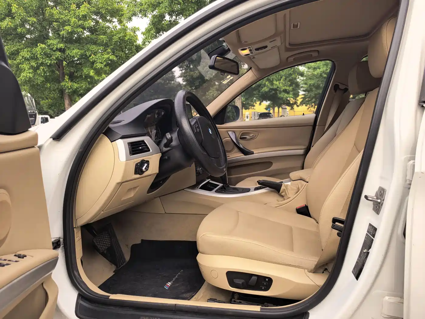 BMW 3 Series (Import) 2012 318i Leading фото 5