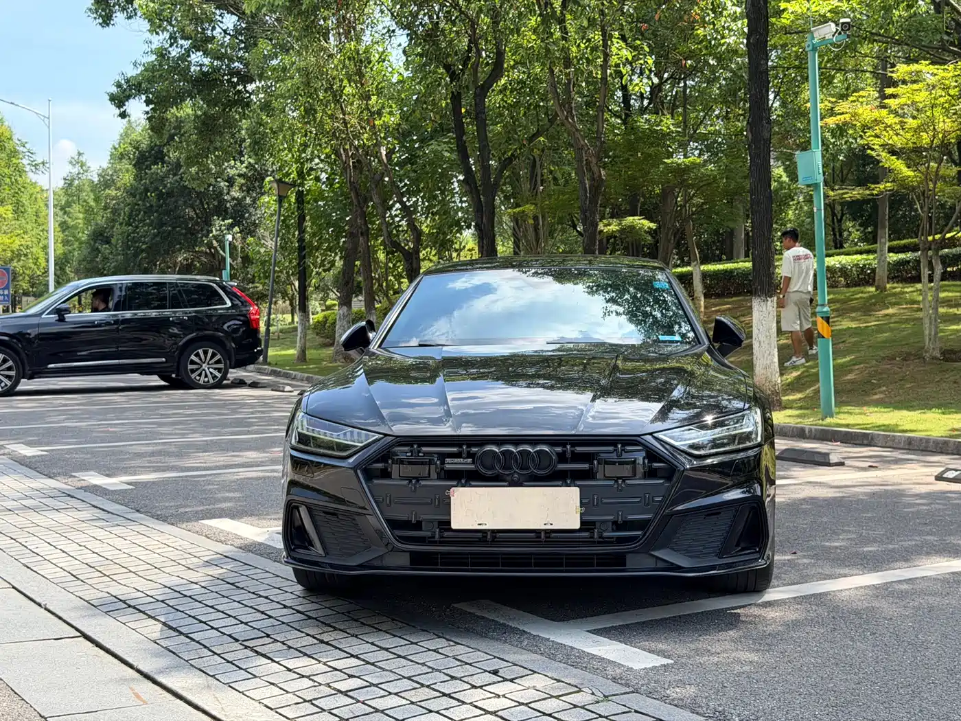 Photo 2 - Audi A7L