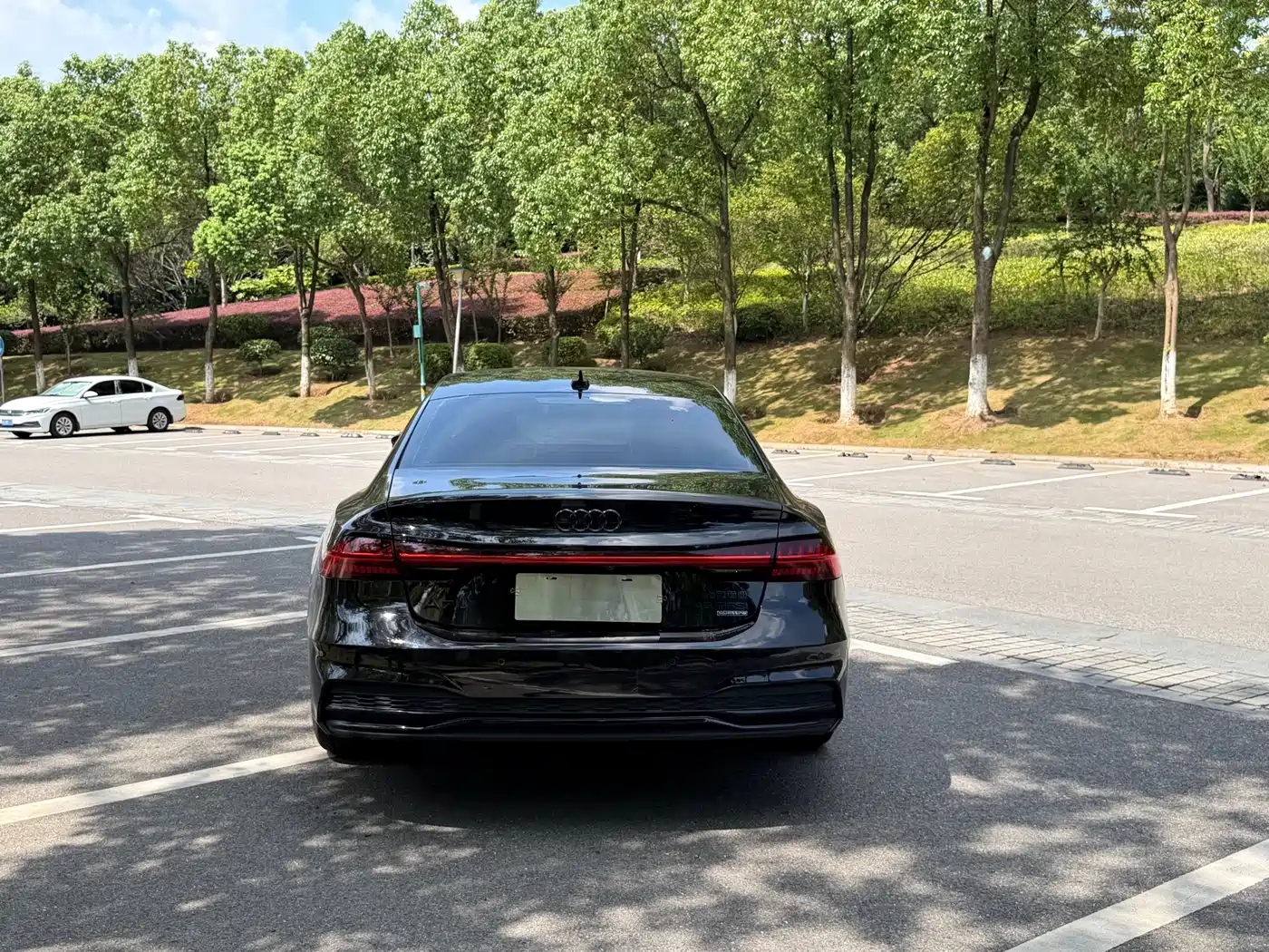 Photo 9 - Audi A7L