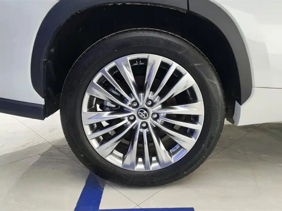 TOYOTA HIGHLANDER