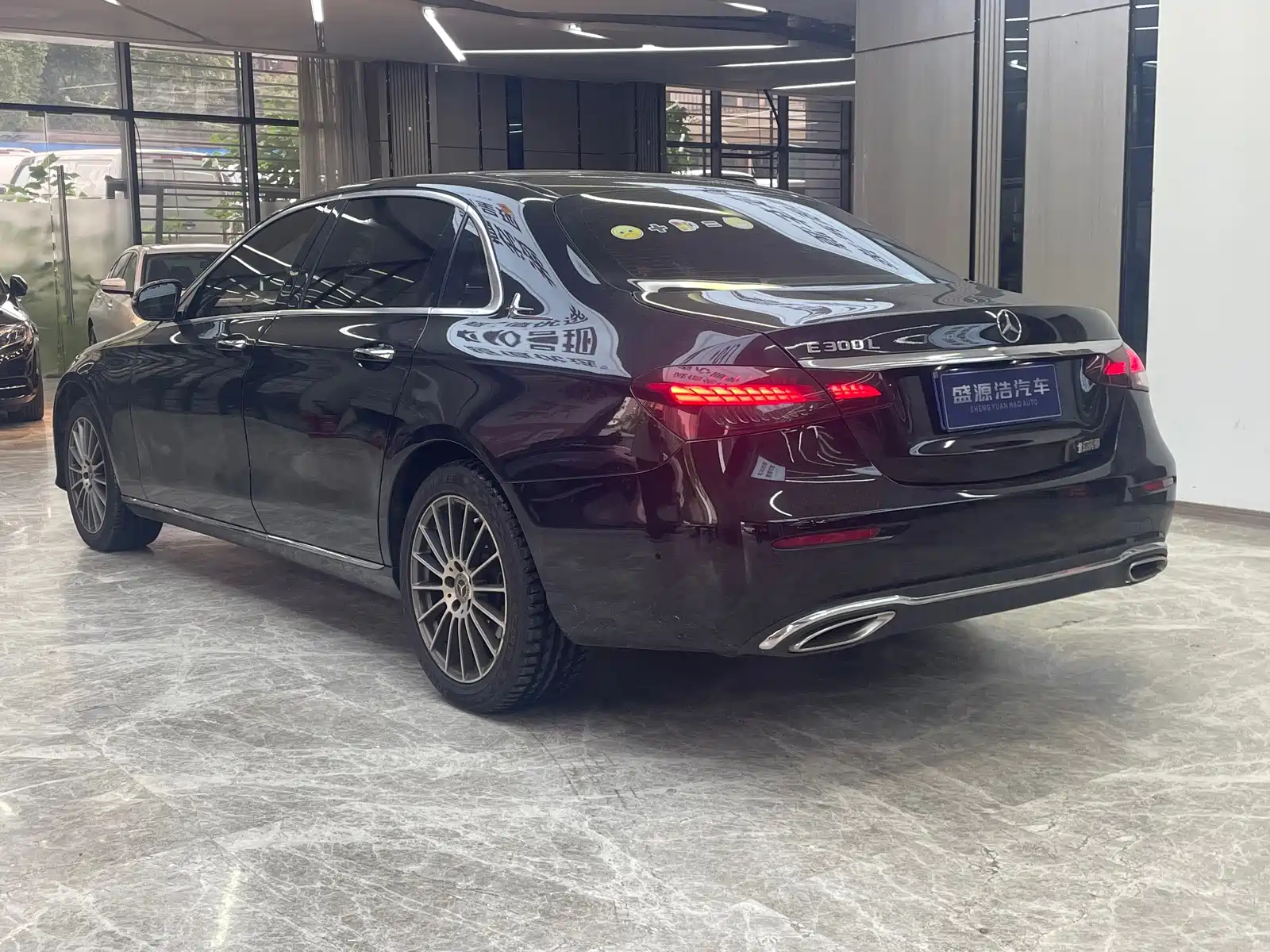صورة 5 - Mercedes-Benz E-Class