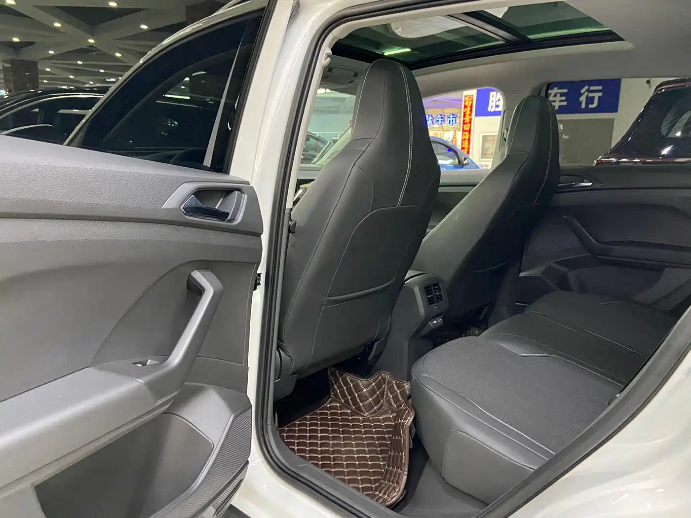Volkswagen T-Cross 2022 280TSI DSG Comfort Edition фото 8