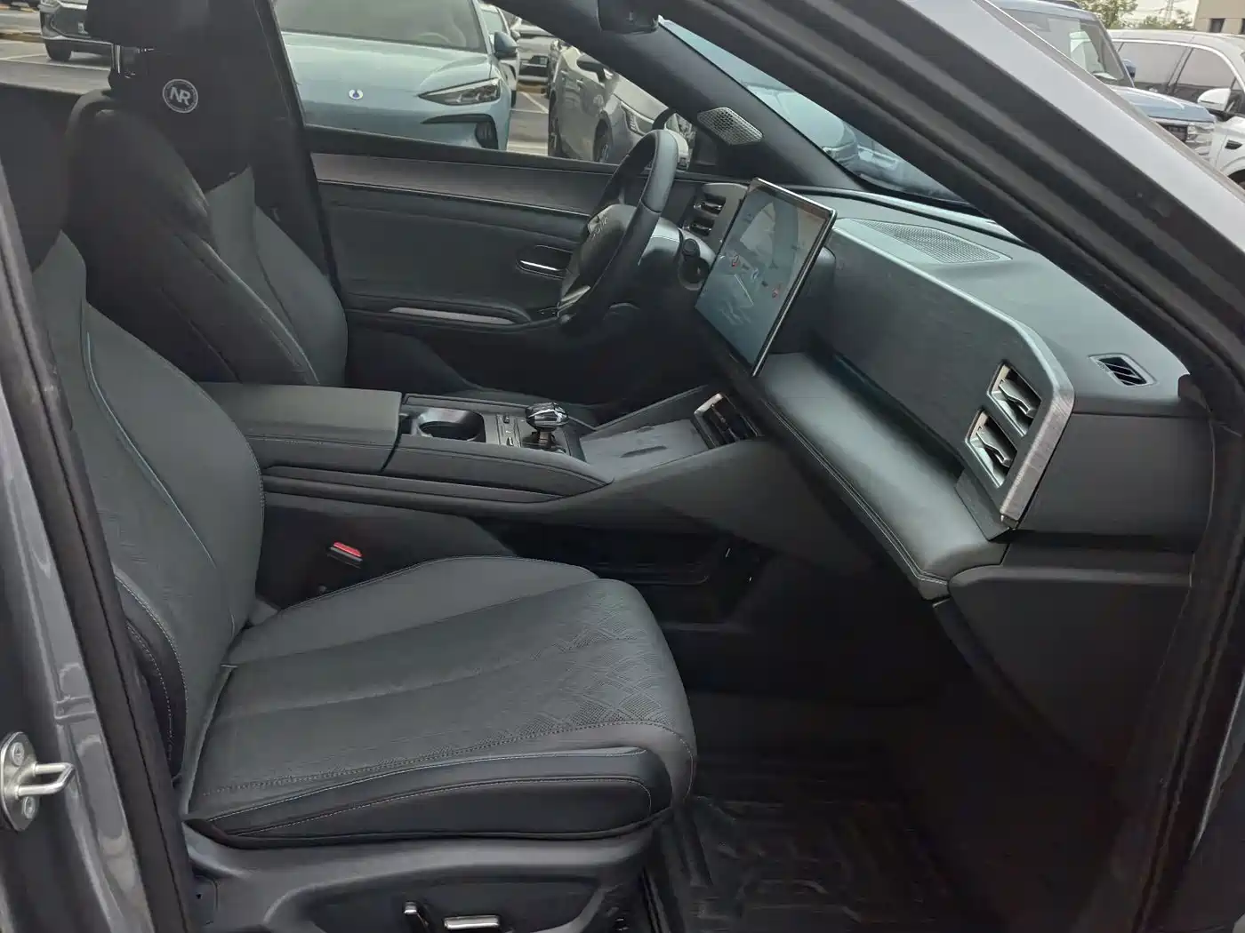 BYD Qin L 2024 DM-i 120KM Excellence Model фото 22