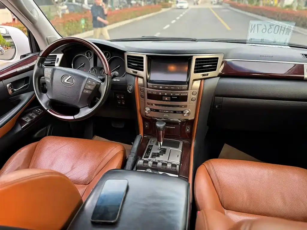 Lexus LX 2013 570 фото 8