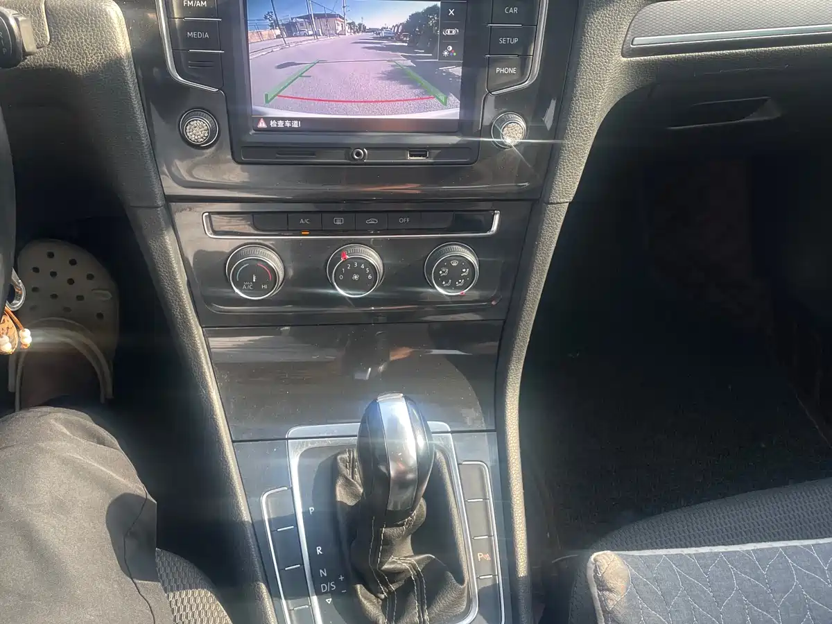 Volkswagen Golf 2016 1.6L Automatic Comfort фото 9
