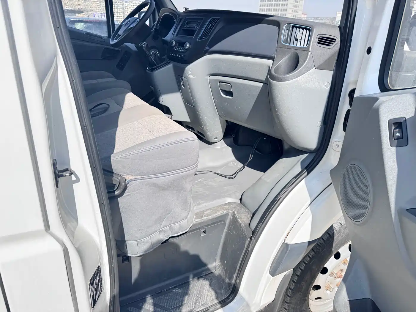 Foton Tuyano 2019 2019 Model 2.8T Van Extended Wheelbase Medium Roof 3 Seater 4J28TC3