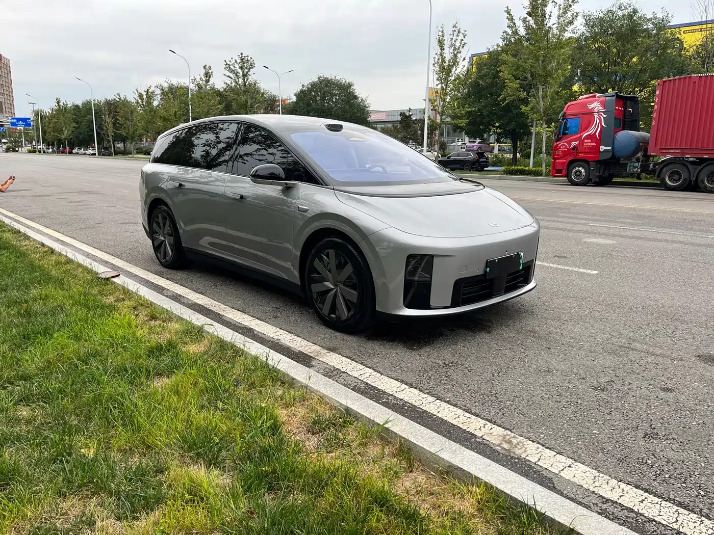 Li Auto Li i8 2026 2025 Standard Edition