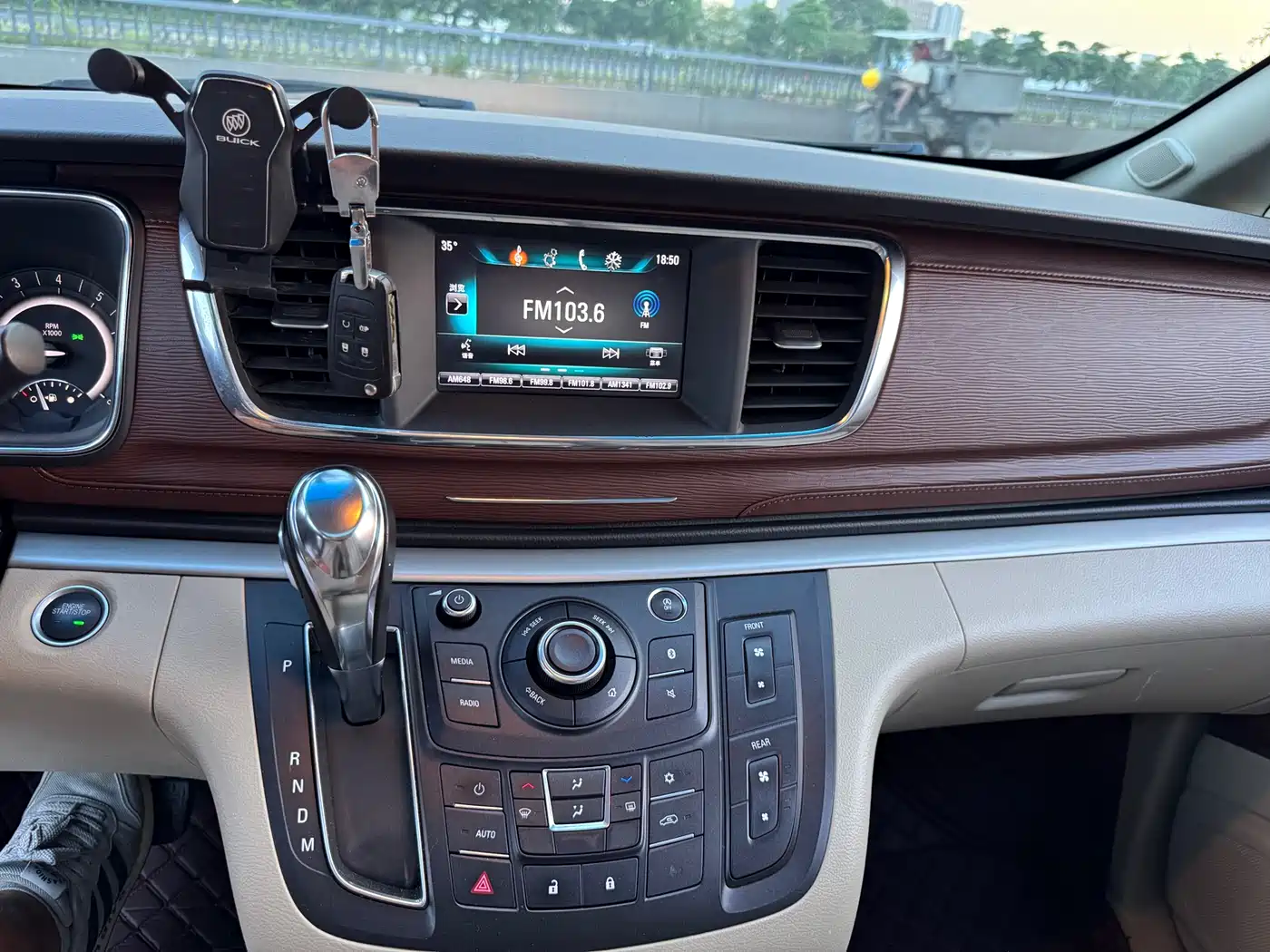Buick GL8 2018 28T Luxury Model China VI фото 13
