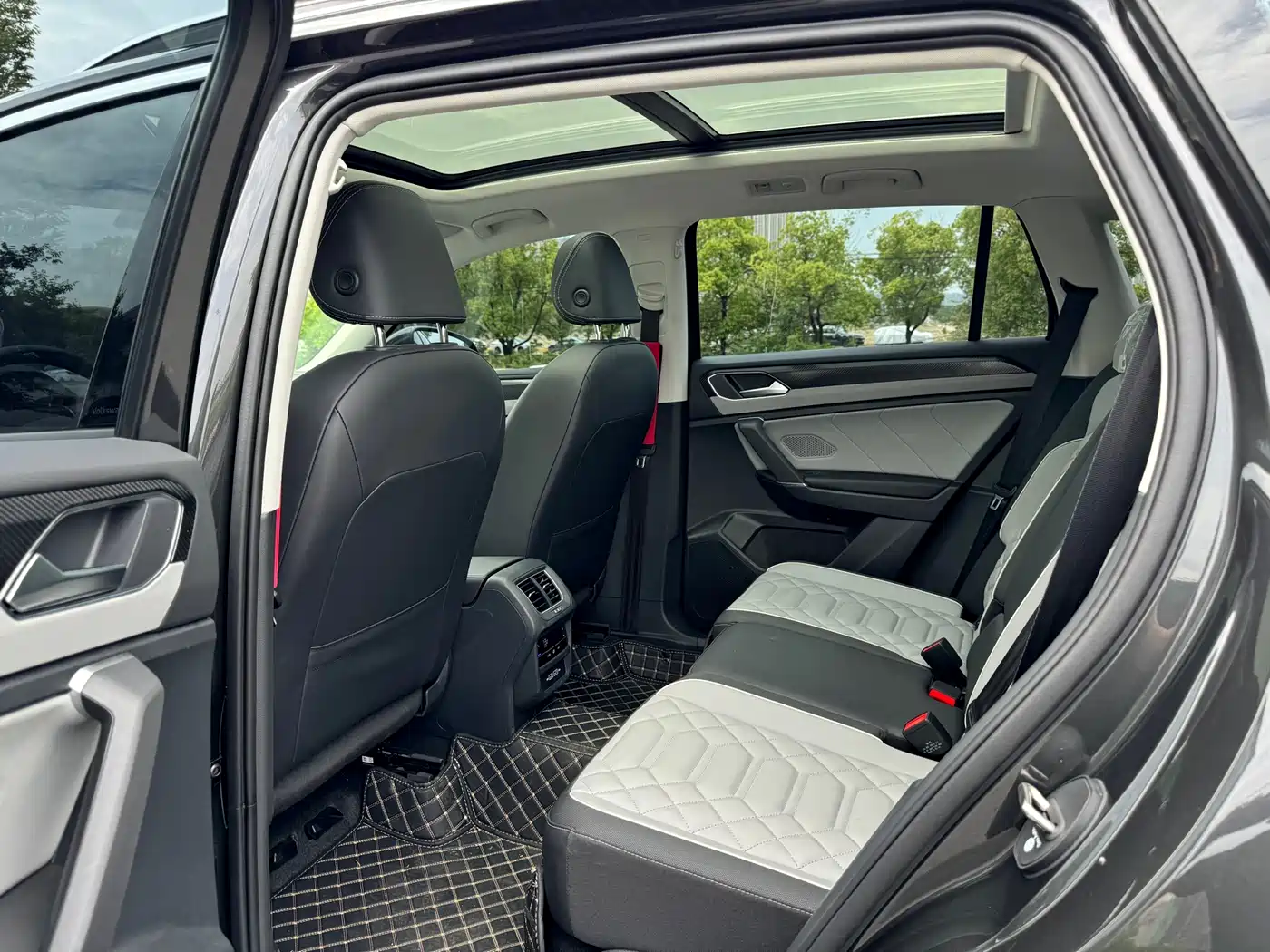 Volkswagen Tayron 2025 Facelift 300TSI Shared Edition фото 12