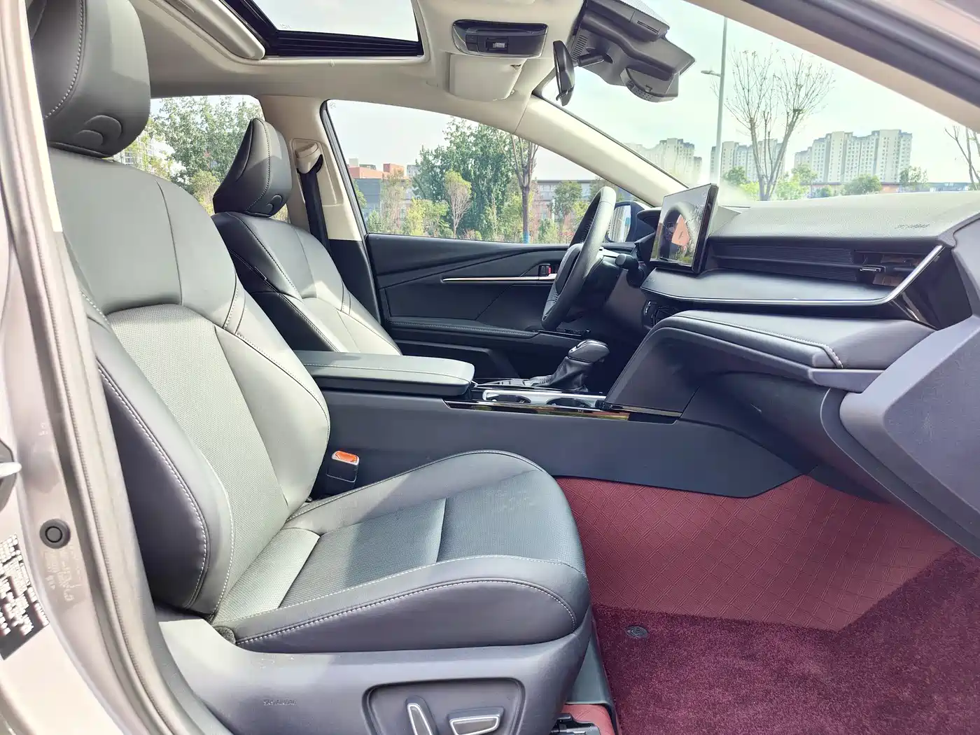 Toyota Camry 2026 Hybrid 2.0HSE Sport Lite Edition фото 5