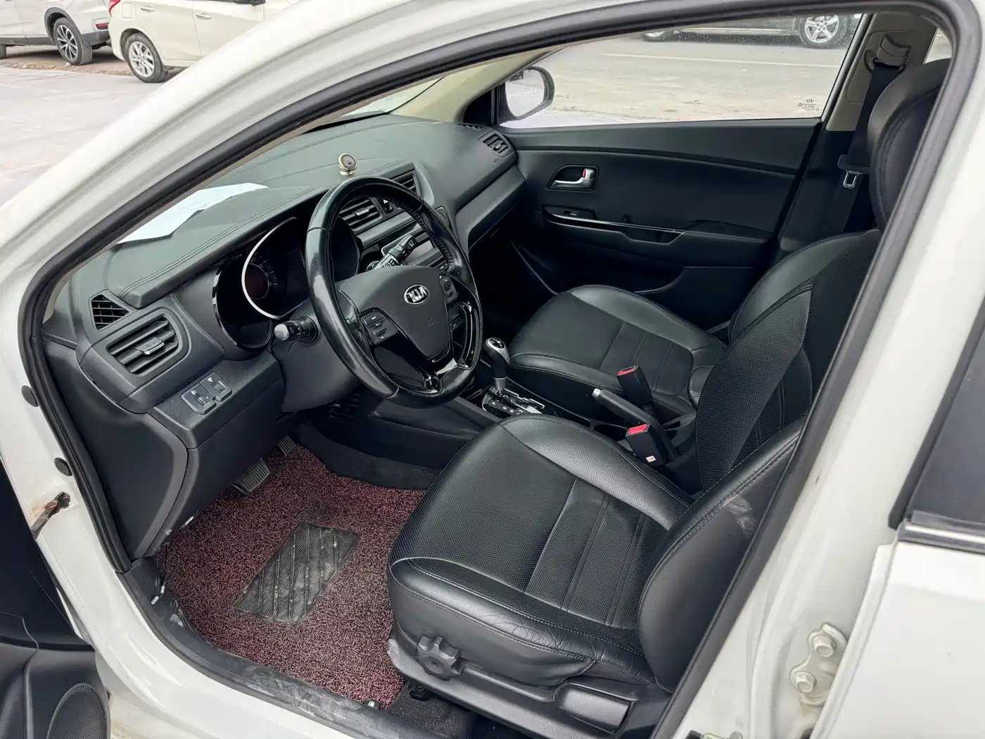 Kia K2 2015 Hatchback 1.6L AT Premium фото 11