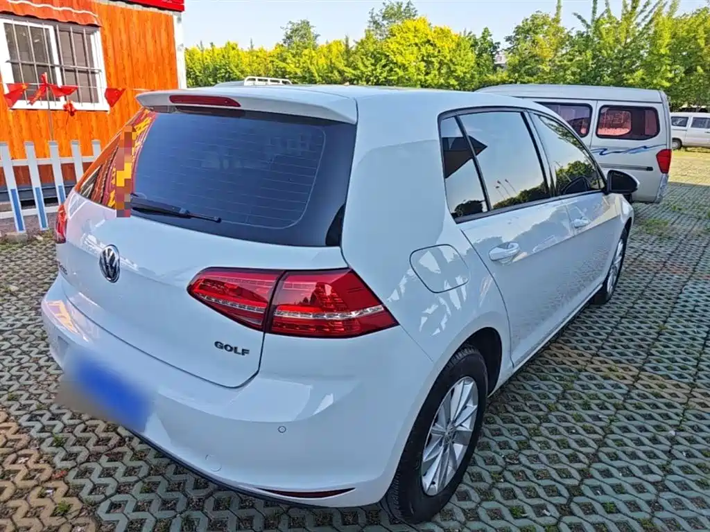 Volkswagen Golf 2016 1.6L Automatic Fashion фото 7
